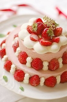 草莓夹心大蛋糕