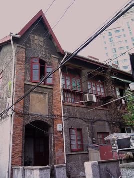 以联排别墅为主,整个建筑体现东洋的建造风格
