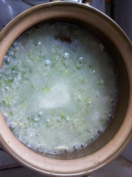 西兰花香菇鸡肉粥