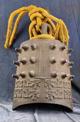 清乾隆回纹夔龙南吕镈钟