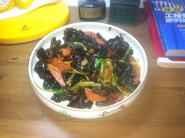 火腿肠爆炒黑木耳