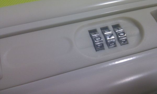 铝框拉杆箱密码忘了怎么办_360问答