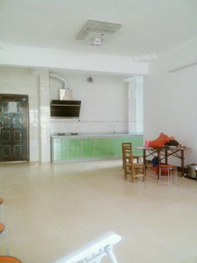 看不到缝隙?有和这个瓷砖颜色一样的美缝剂吗