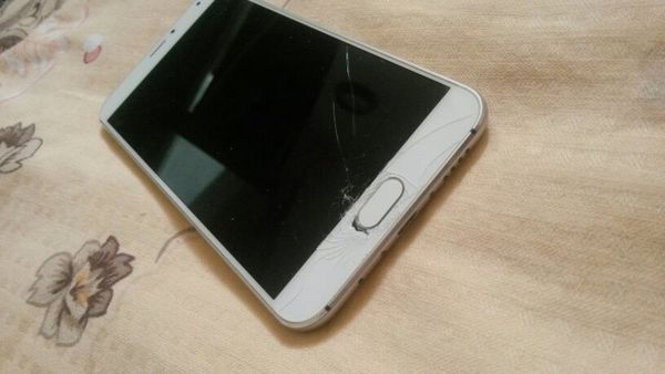 魅族mx5手机屏碎了不清楚是否内屏损坏,换需