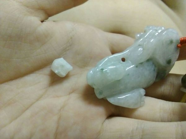 我的貔貅断了脚,能带吗,是那种磕的地上的_36