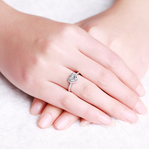 30岁的女人戴什么样的首饰最漂亮?_360问答