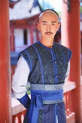 萧之航,电视剧《新还珠格格》中的角色,由内地男演员高梓淇饰演.