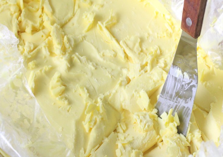 简介 蛋糕油又称蛋糕乳化剂或蛋糕起泡剂,它在的制作中起着重要的作用