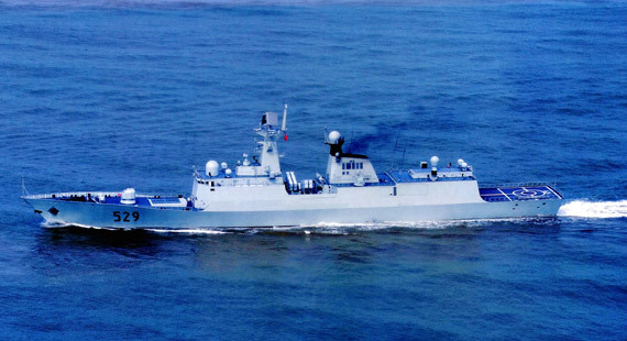 中国人民解放军海军索马里护航编队由169舰,171舰及微山湖号补给舰